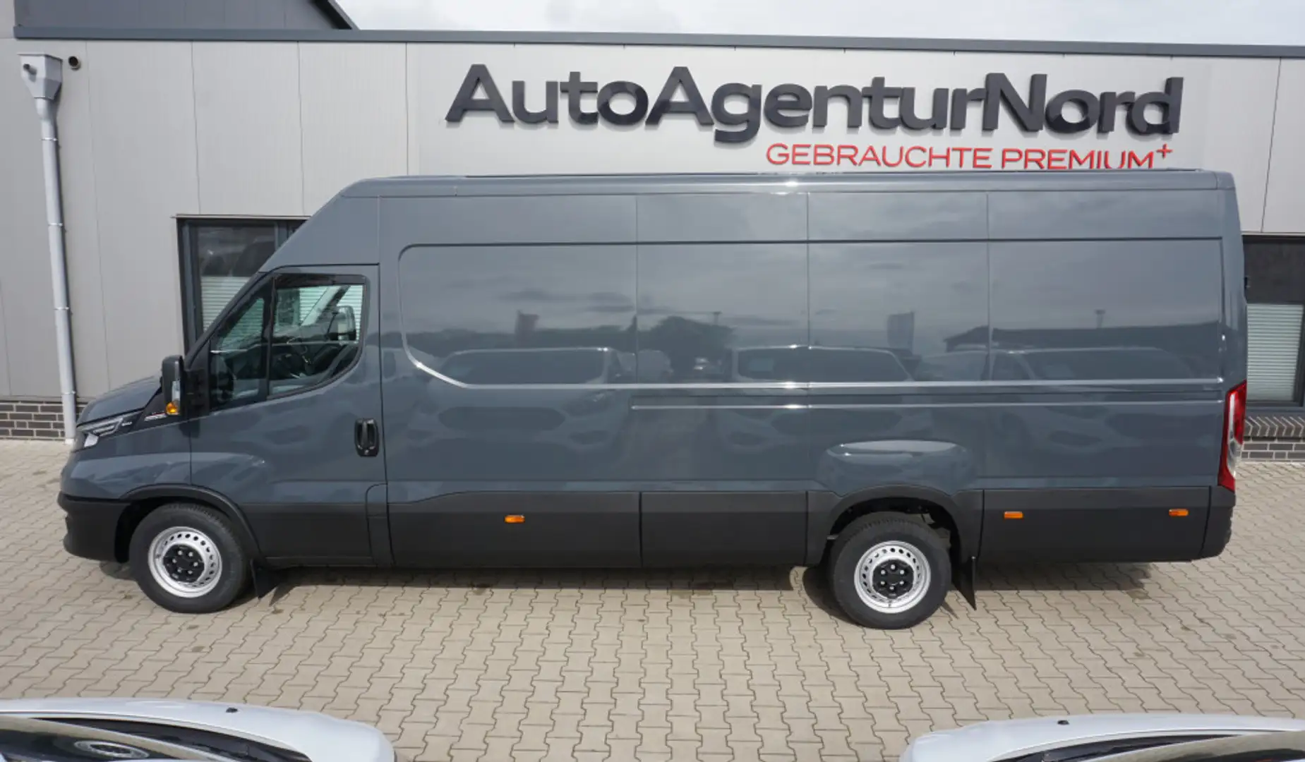Iveco Daily 35S18 L4H2 16m³ Aut.+AHK+ACC+NAVI+KAMERA Gris - 2