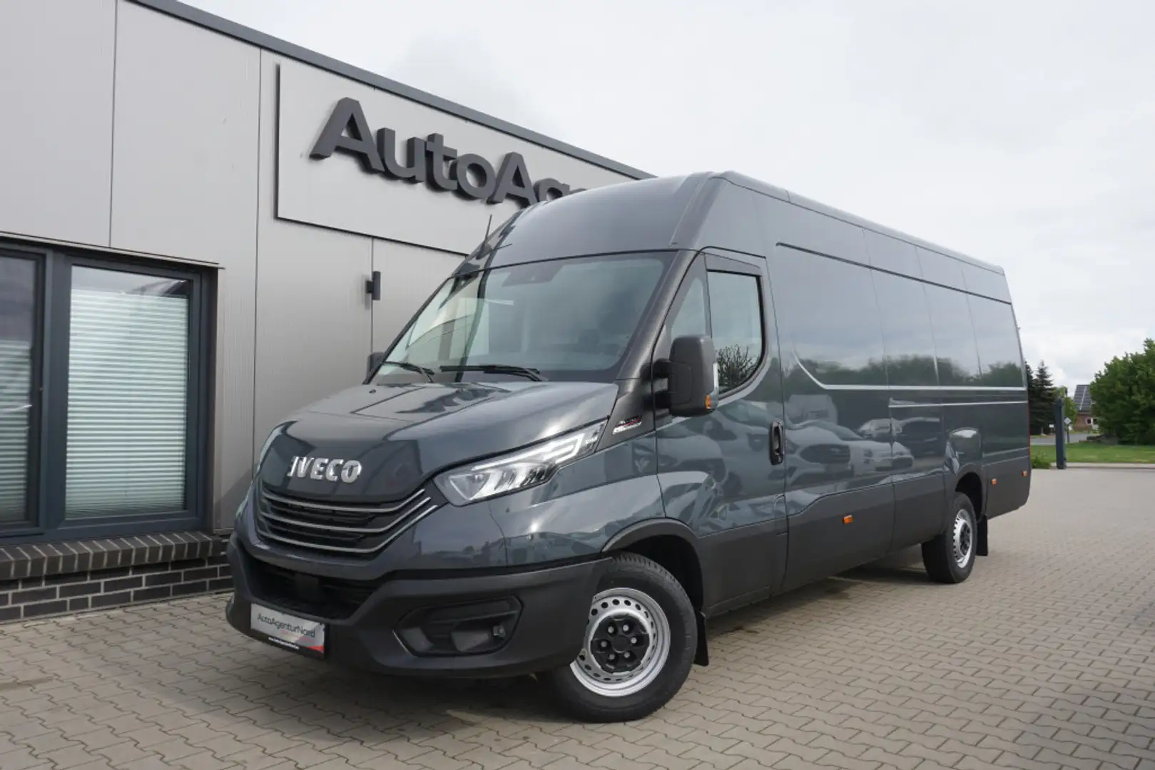 Iveco Daily 35S18 L4H2 16m³ Aut.+AHK+ACC+NAVI+KAMERA Gris - 1