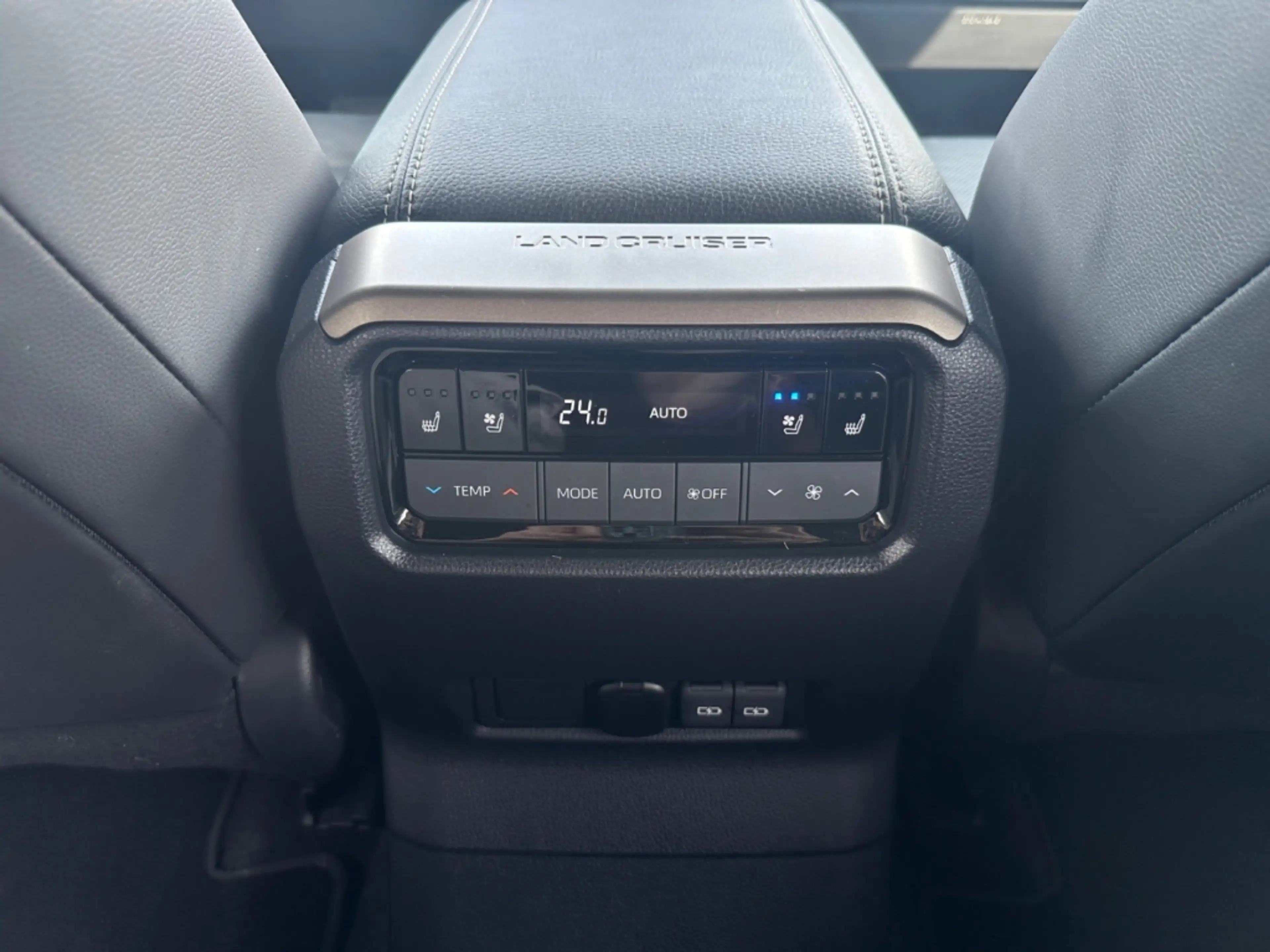 Toyota Land Cruiser 2.8 D-4D First Edition *HUD*360*JBL* — photo 13