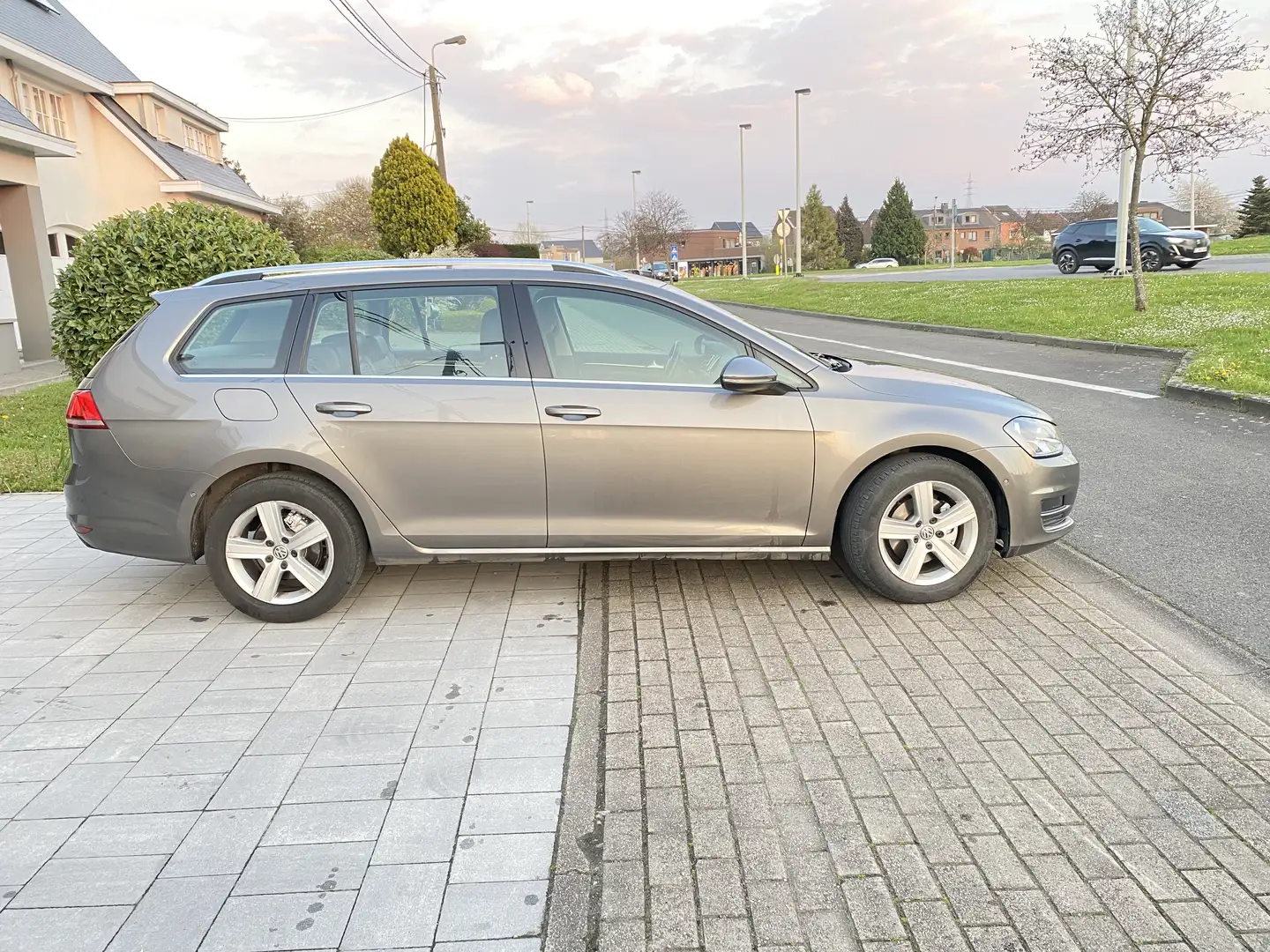 Volkswagen Golf Variant 1.6 TDI Highline - 1