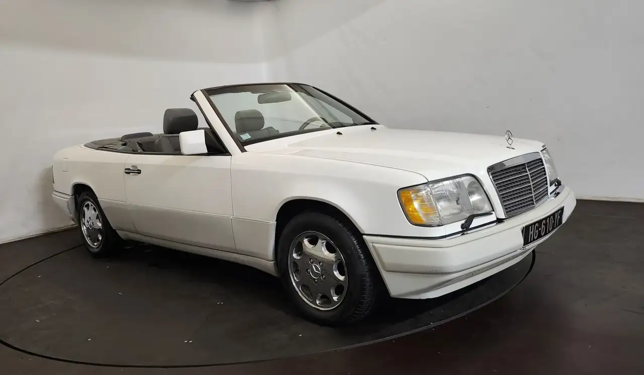 Mercedes-Benz E 320