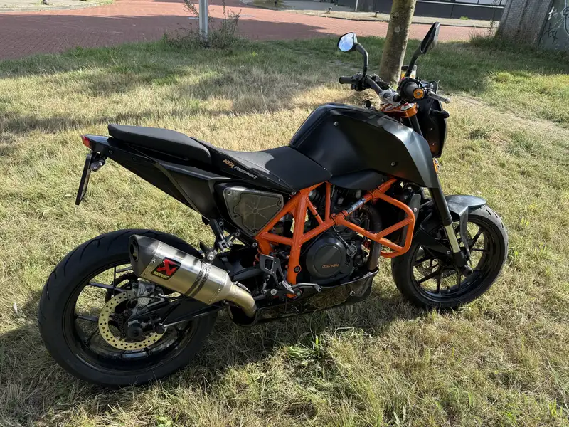 KTM 690 Duke - foto 2