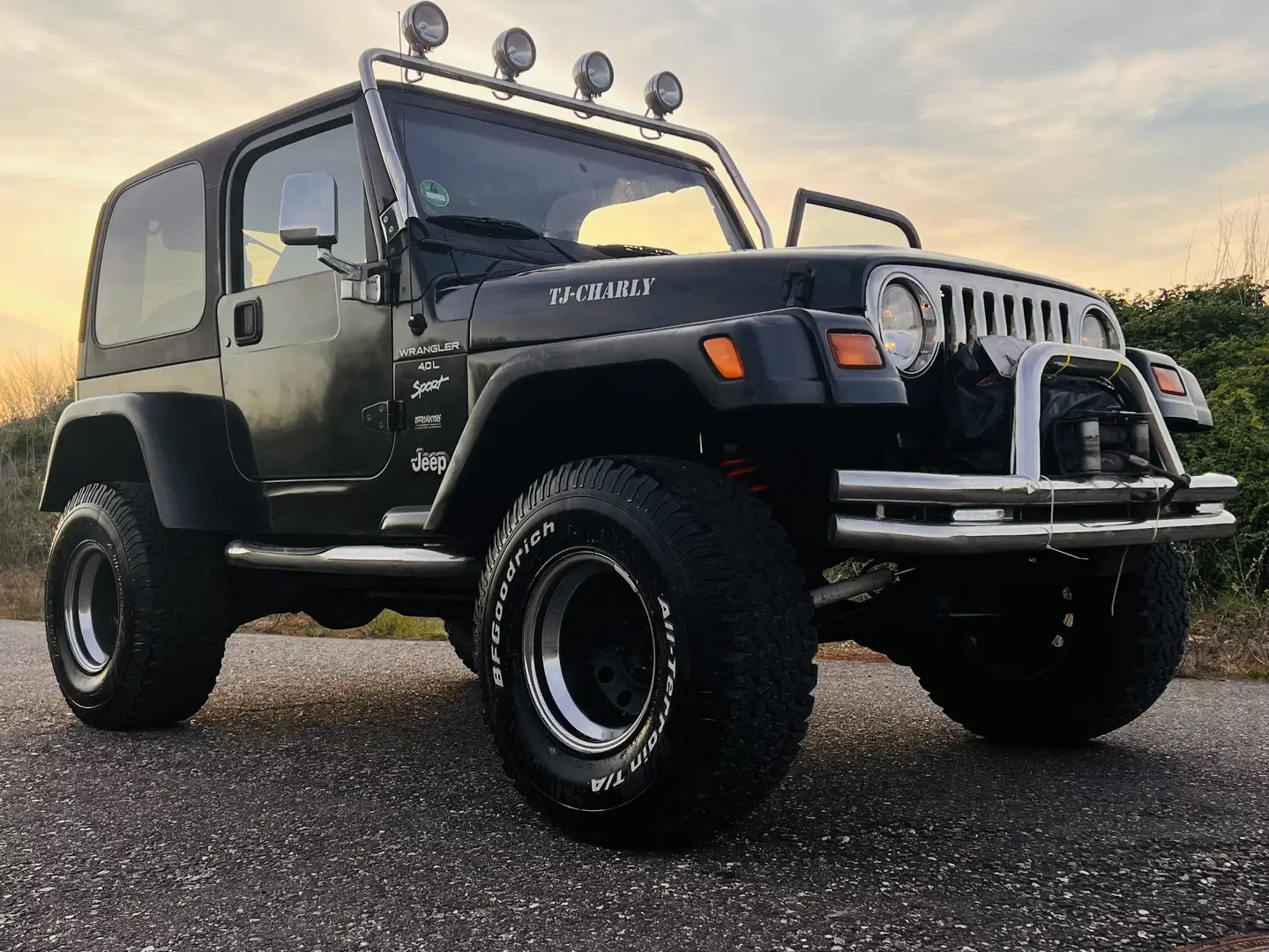 Jeep Wrangler 4.0 Sport ** seilwinde -**Gasanlage * Monstertruck Schwarz - 2