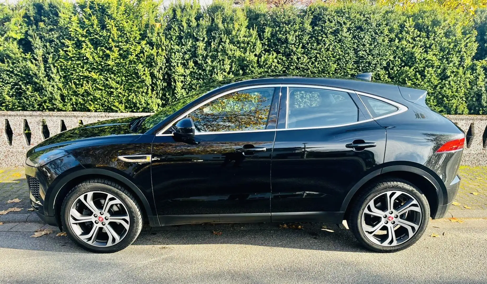 Jaguar E-Pace AWD Schwarz - 2
