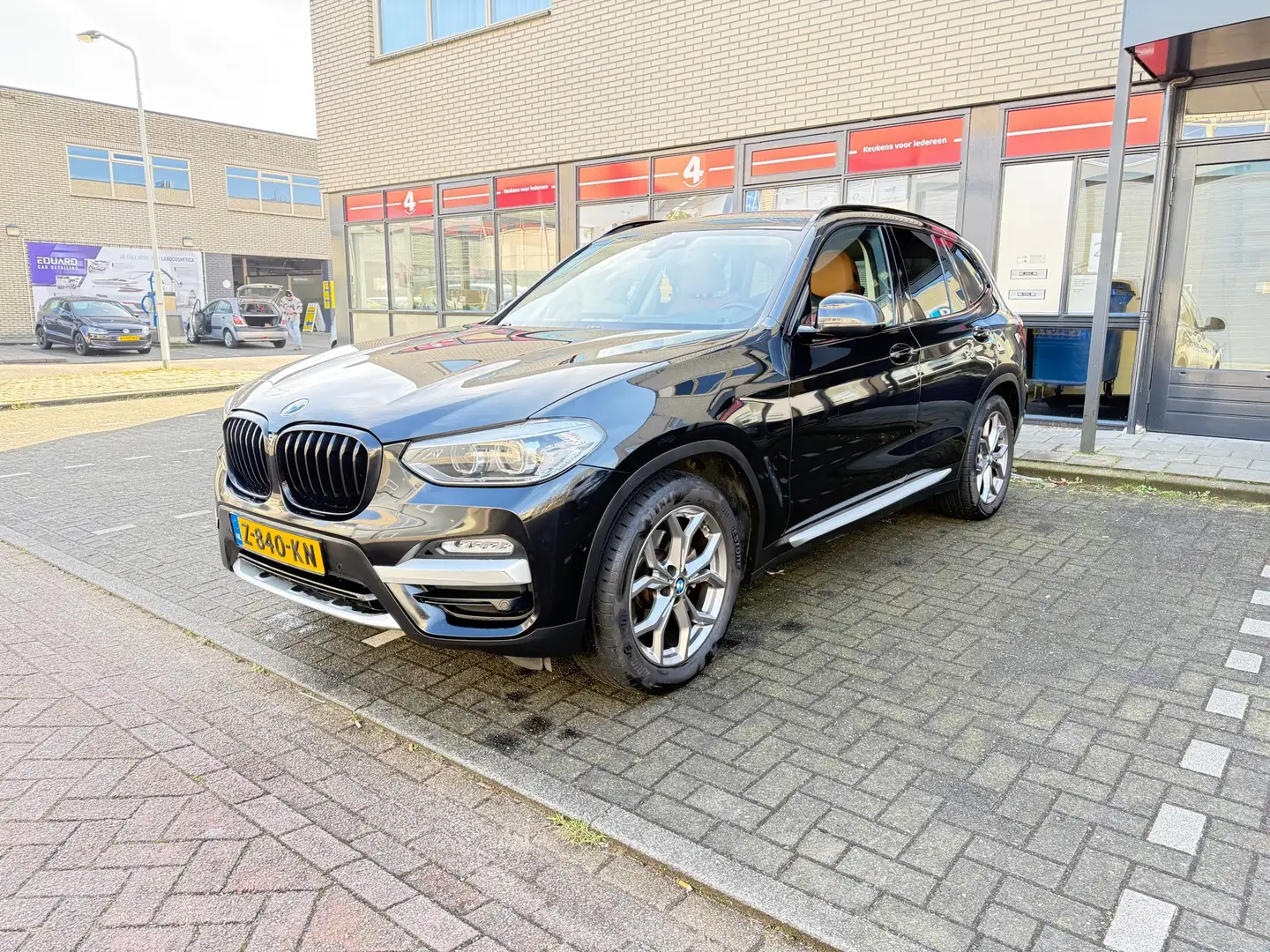 BMW X3 High Ex. zwart 2.0 184pk Zwart - 1