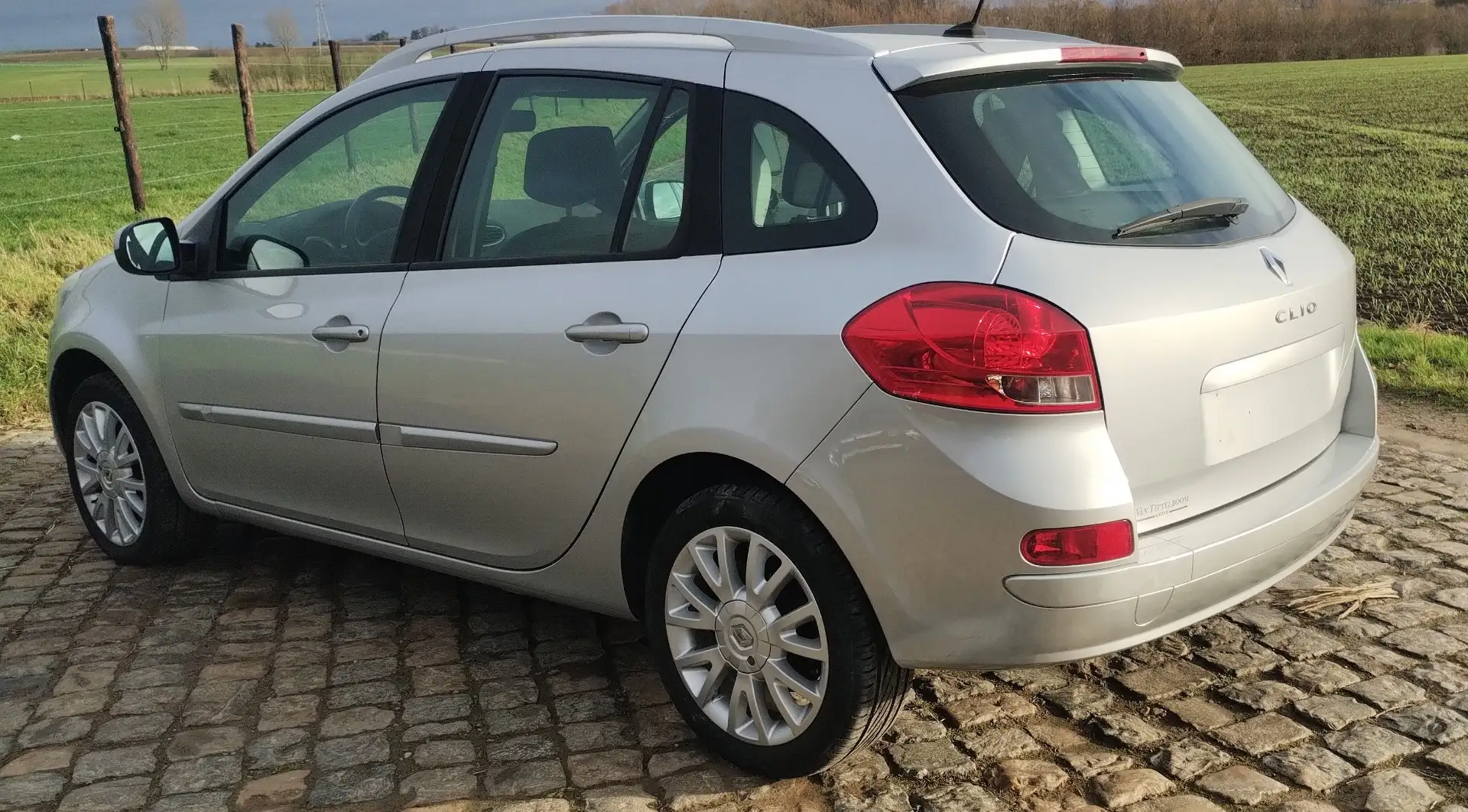 Renault Clio 1.6 16V 110 Grandtour Aut. Luxe - 2