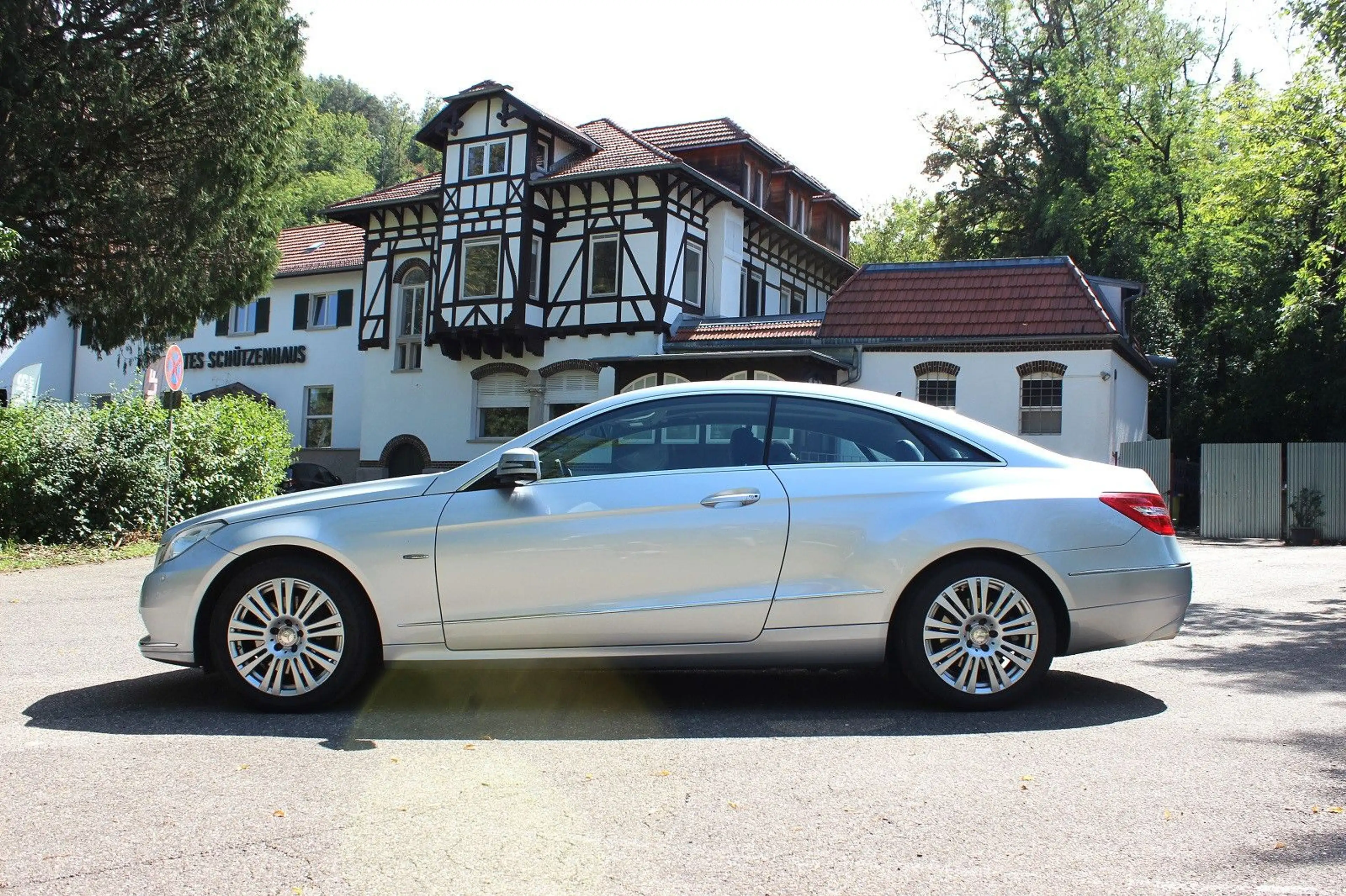 Mercedes-Benz E 350 Coupe BlueEfficiency | Pano | Leder | 2.Hd — photo 2