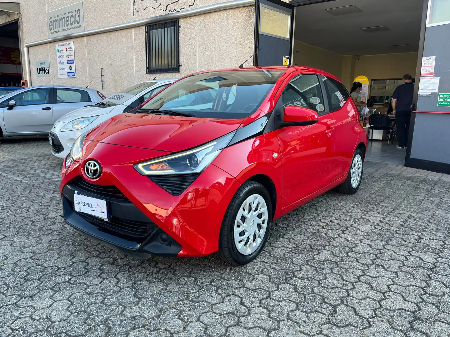 Toyota Aygo 5p 1.0 x-play 72cv - RETROCAMERA - APPLE CAR PLAY Rosso - 1