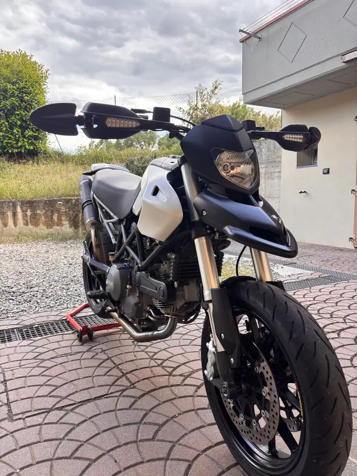Ducati Hypermotard 796