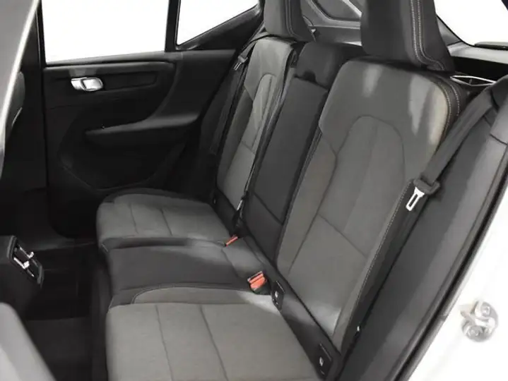 Volvo XC40 2025, foto 17