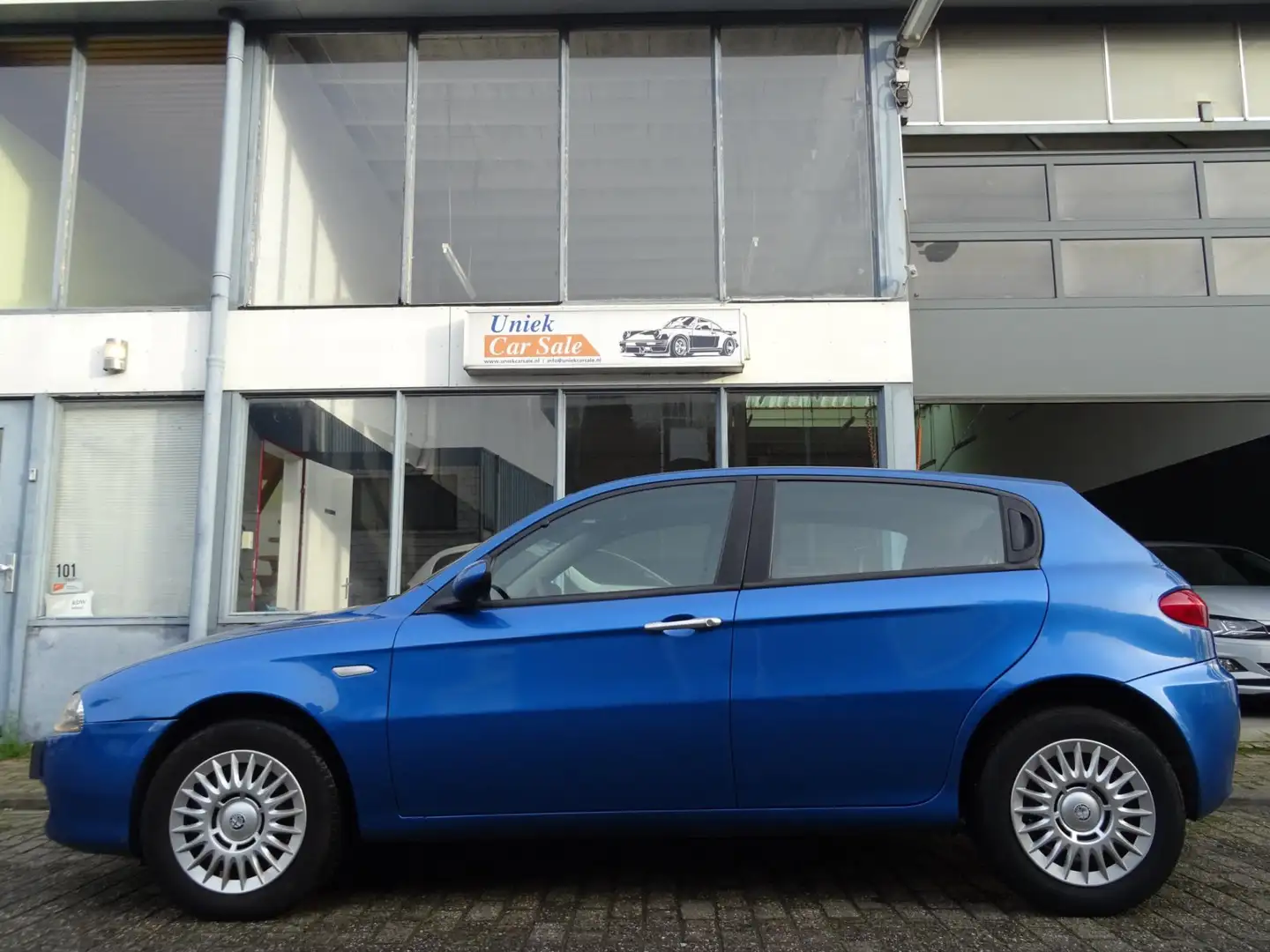 Alfa Romeo 147 Lez de advertentie tekst!! Bleu - 2