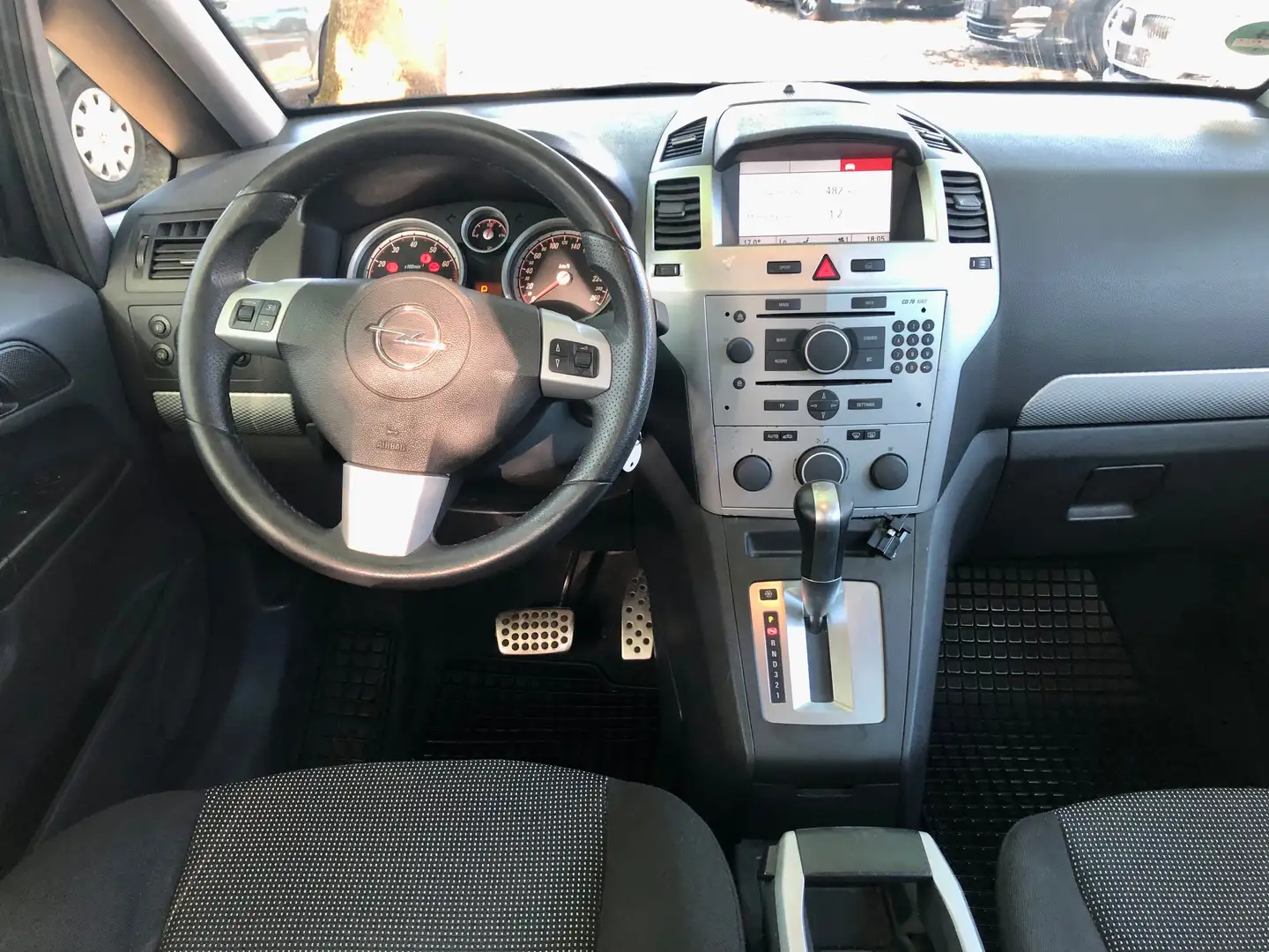 Opel Zafira 2.2 Automatik Cosmo Navi Klima Alus 7-Sitze AHK Чорний - 2