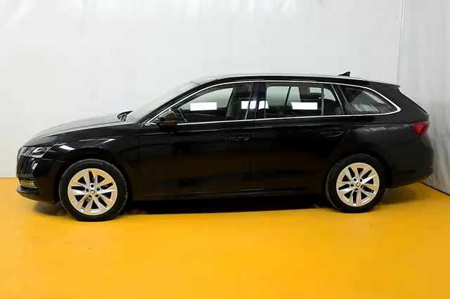 Skoda Octavia view 6