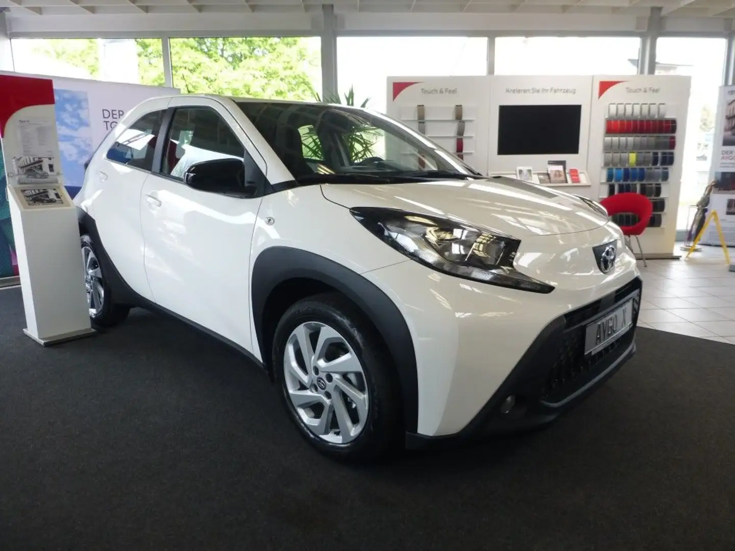 Toyota Aygo X X Play Weiß - 1