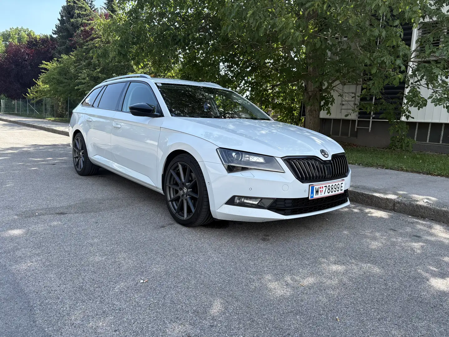 Skoda Superb Kombi 2,0 TDI Style DSG Weiß - 1