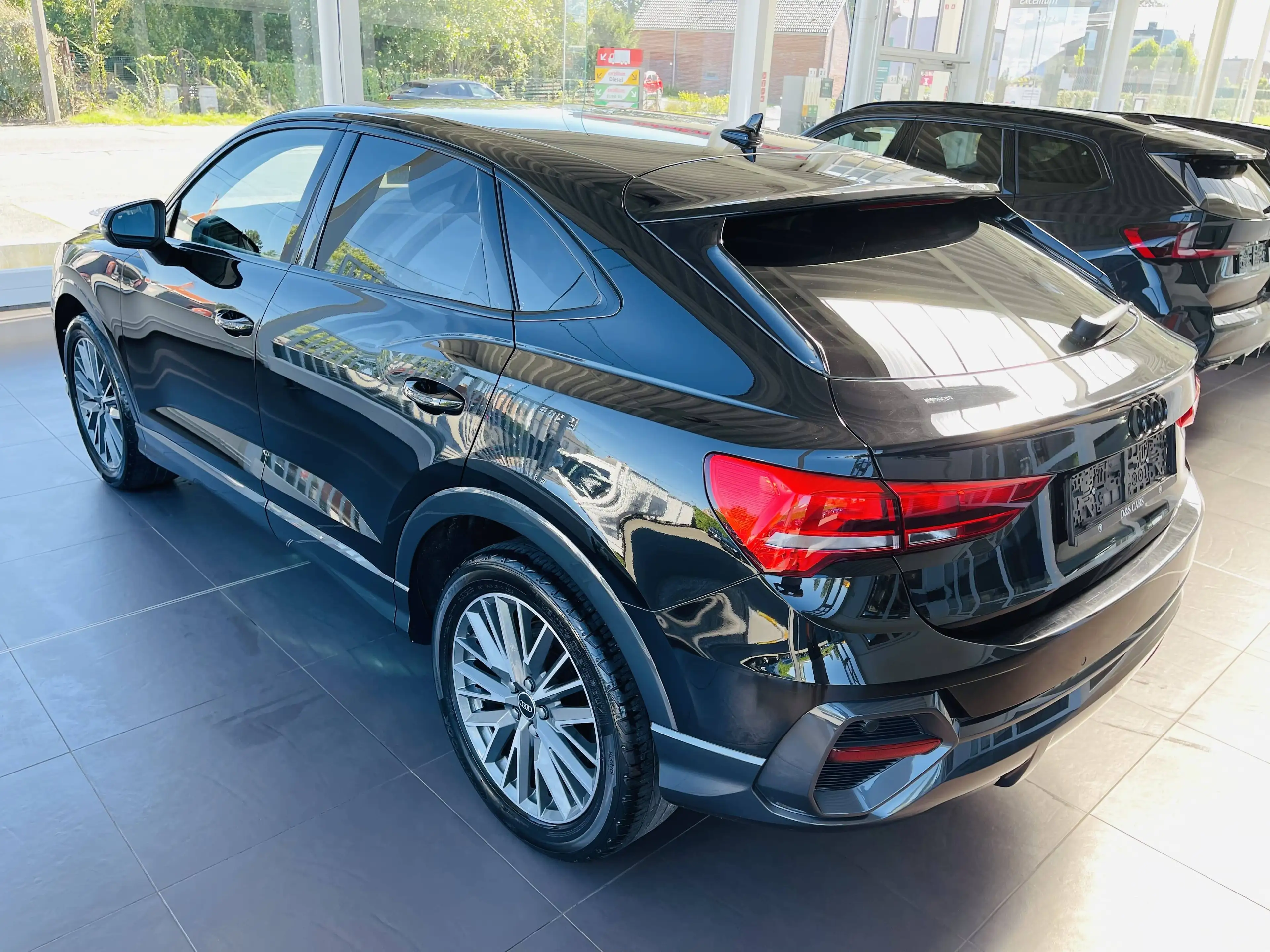 Audi Q3 TDi *** GARANTIE + LED + CUIR + GPS + COCKPIT *** — photo 8