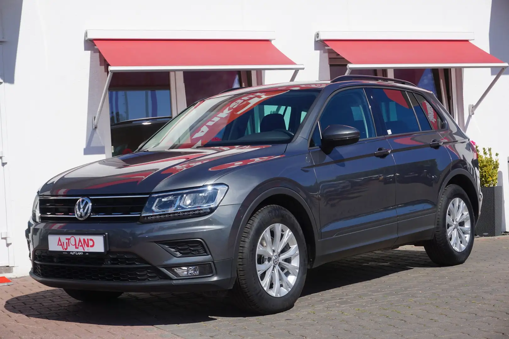 Volkswagen Tiguan 1.5 TSI Comfortline LED Navi App-Connect Gris - 2