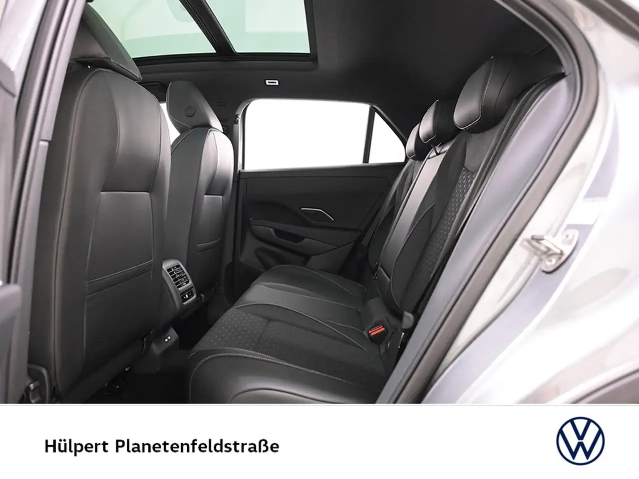 Volkswagen T-Roc 1.5 R-LINE DSG PANO AHK eKLAPPE NAVI LM20 12