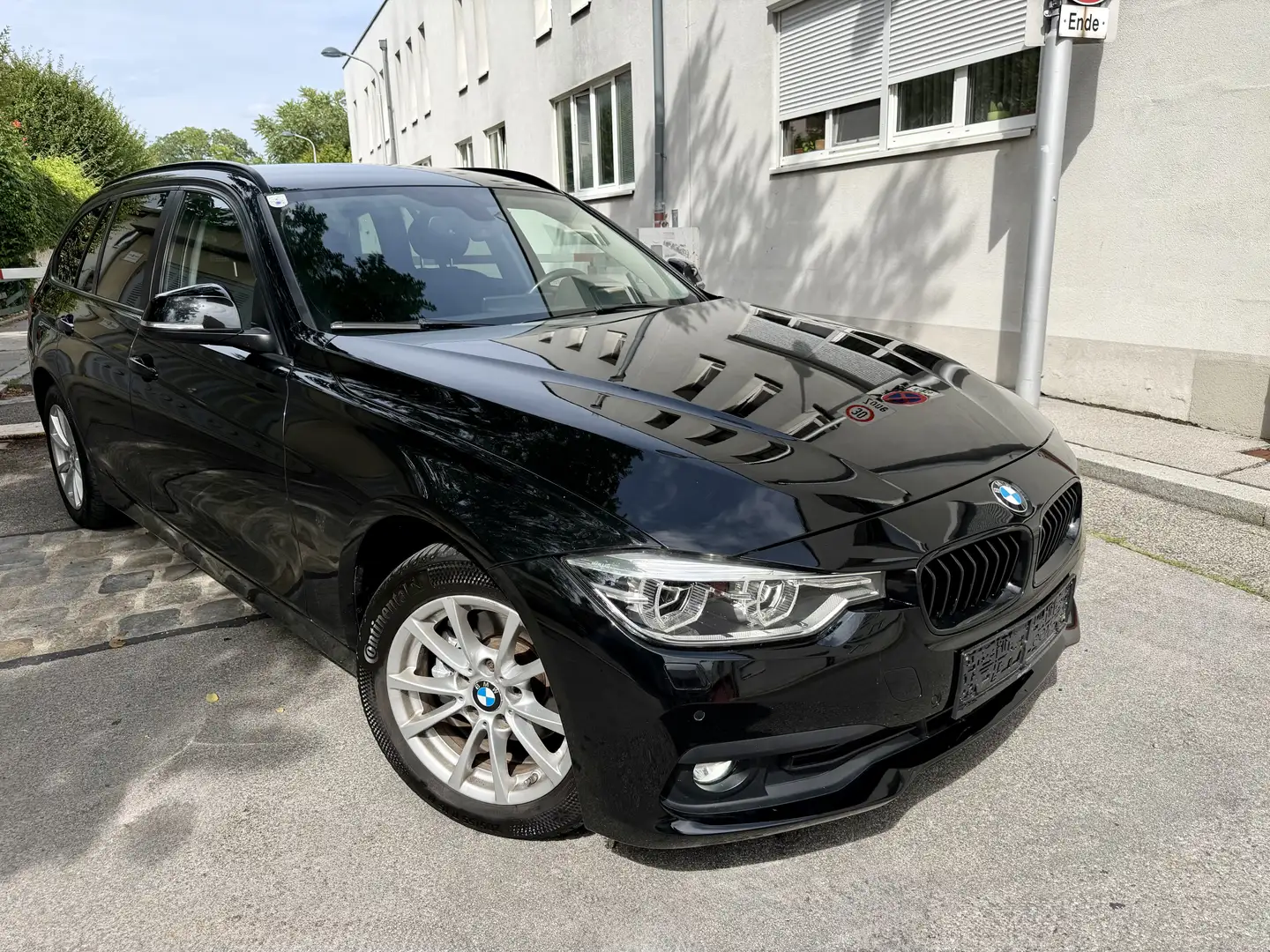 BMW 318 318 d Advantage Aut. Schwarz - 1