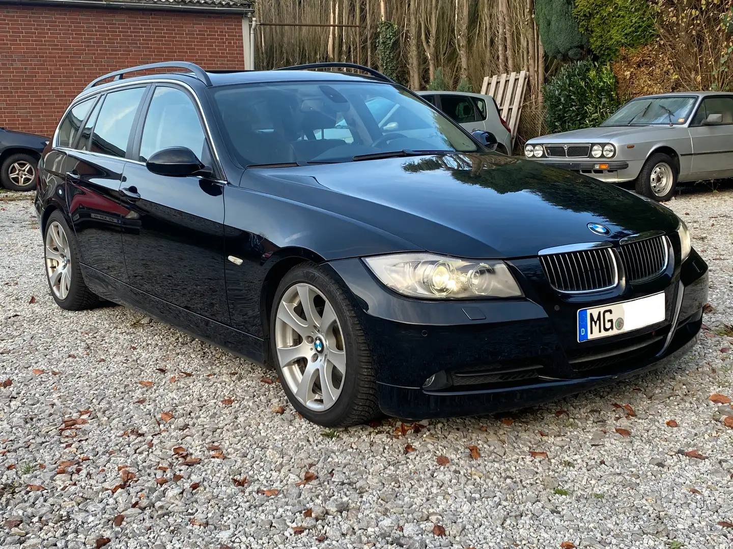 BMW 325 325i Automatik | HU-Neu | Panorama | Xenon | Schwarz - 1