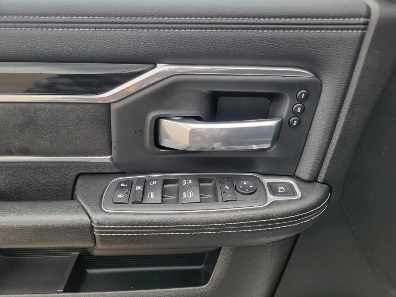 RAM 3500 снимка RAM 3500