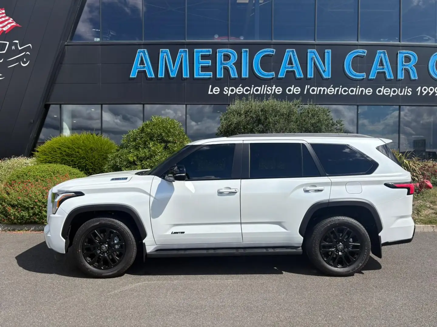 Toyota Sequoia LIMITED NIGHTSHADE EDITION HYBRID Weiß - 2