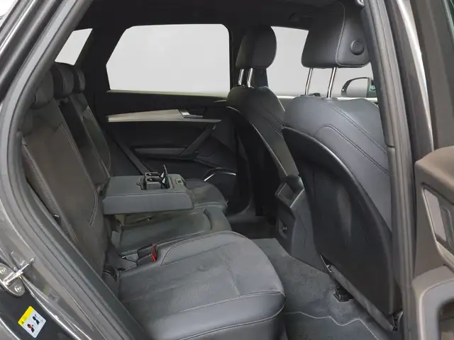 Audi Q5 view 6