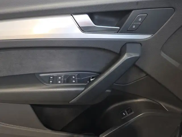Audi Q5 view 8