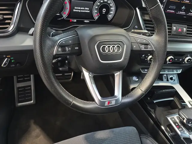 Audi Q5 view 9
