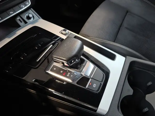 Audi Q5 view 11