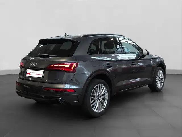 Audi Q5 view 3