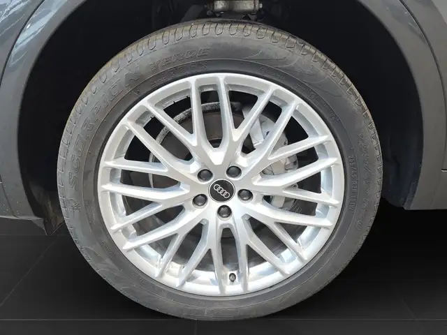 Audi Q5 view 7