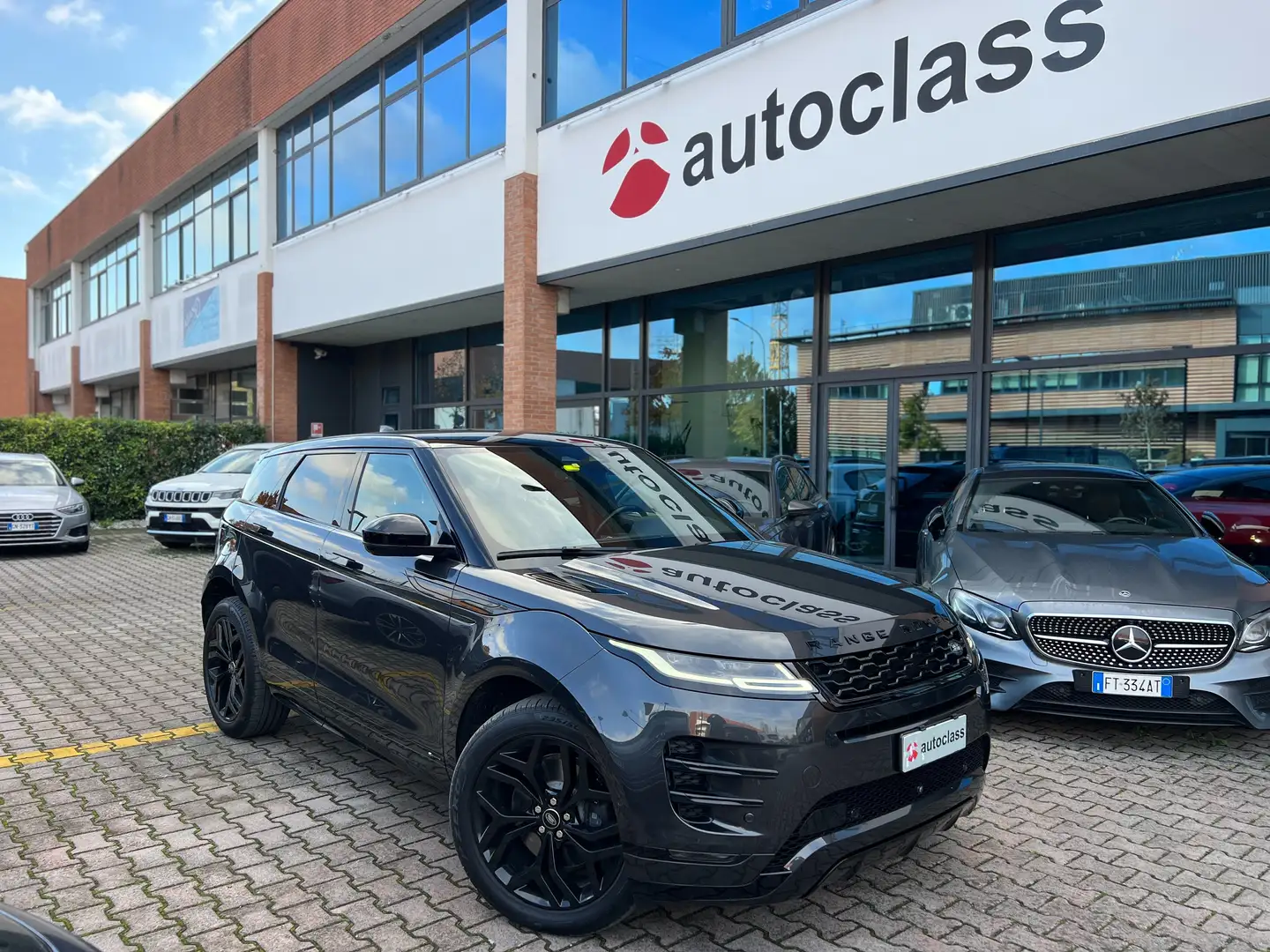 Land Rover Range Rover Evoque 2.0d i4 mhev R-Dynamic HSE awd 163cv Grigio - 1