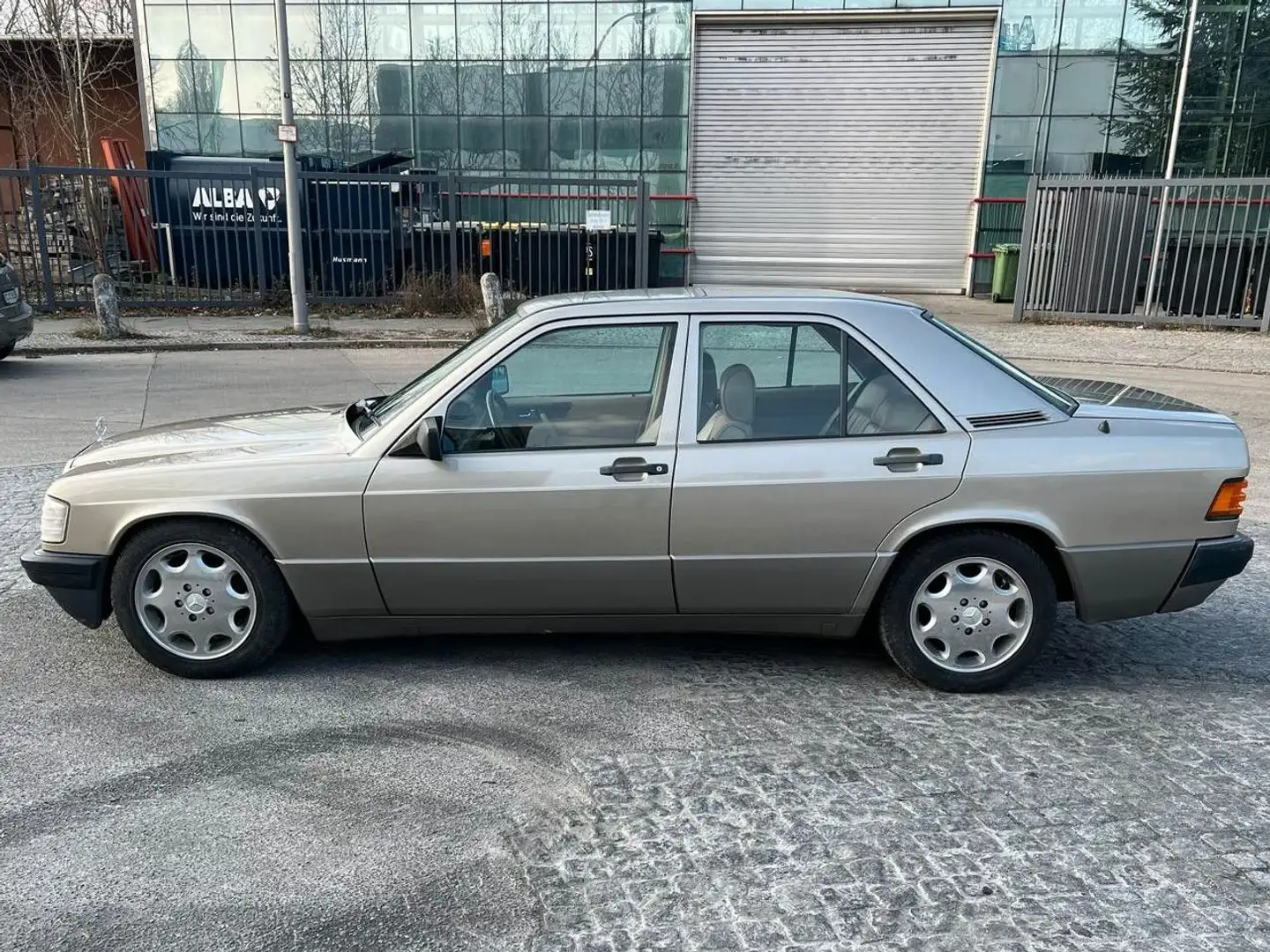 Mercedes-Benz 190 Oldtimer H-Kenzeichen NR 59 Gold - 2