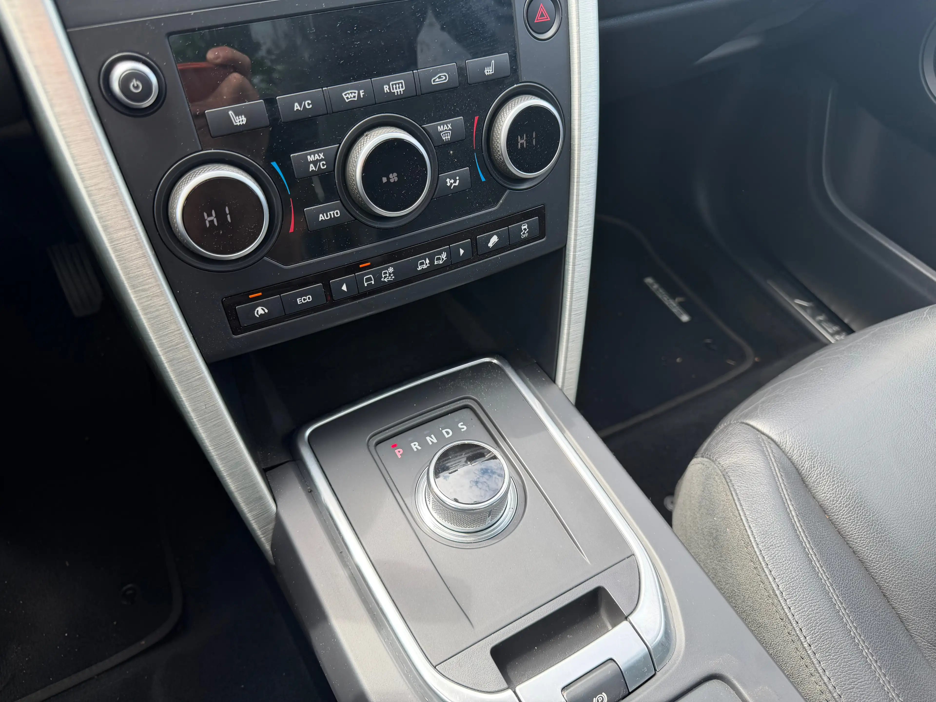 Land Rover Discovery Sport SE AWD — photo 12
