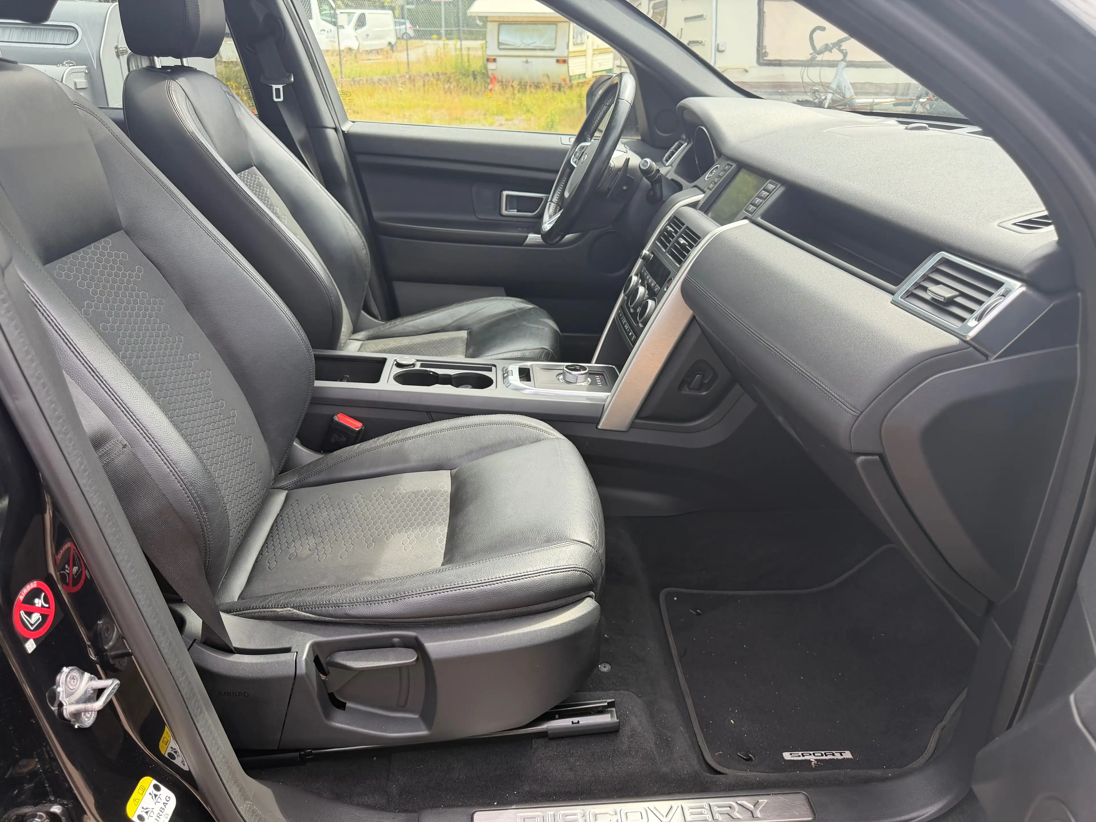 Land Rover Discovery Sport SE AWD — photo 8