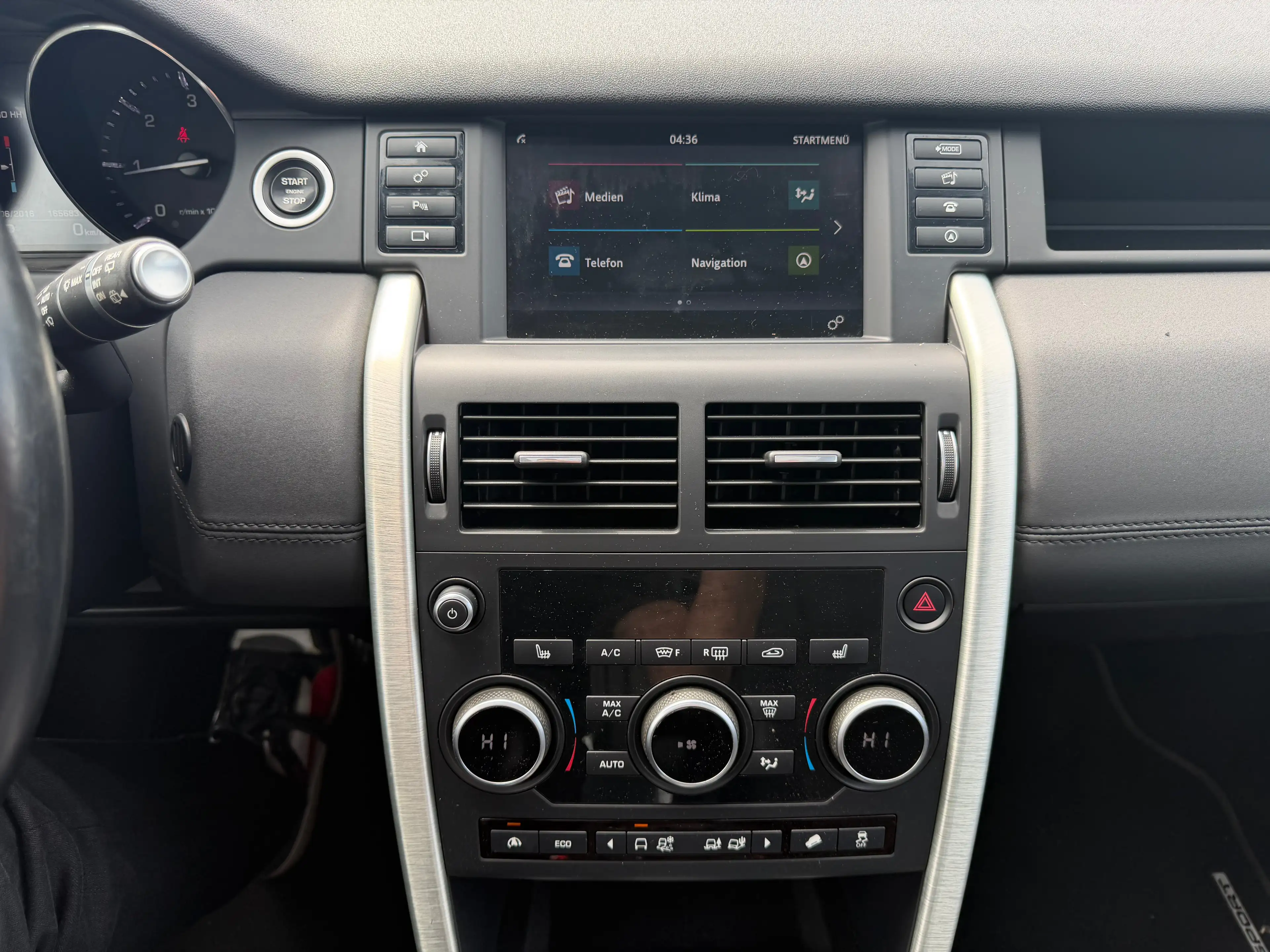 Land Rover Discovery Sport SE AWD — photo 11