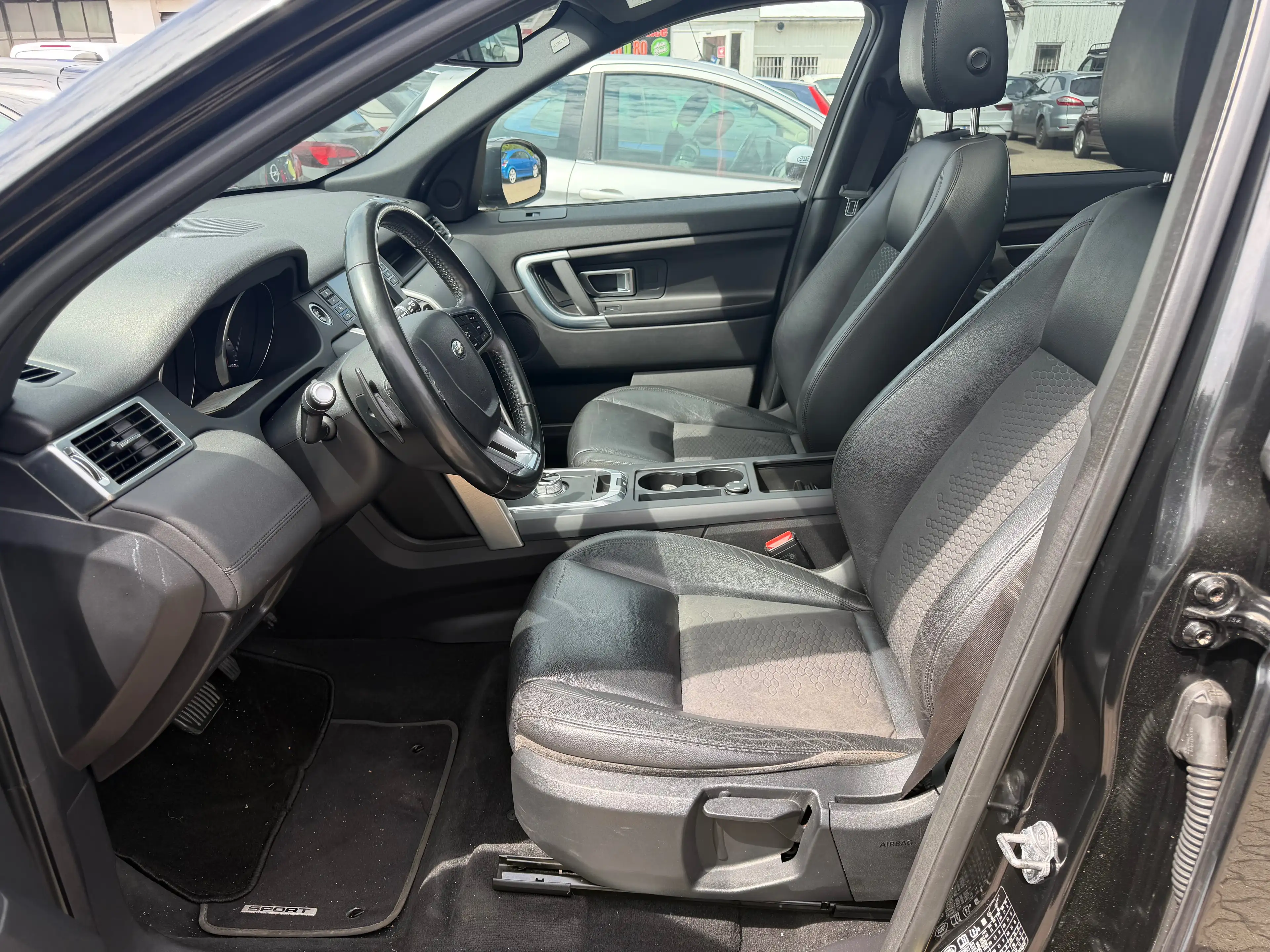 Land Rover Discovery Sport SE AWD — photo 7