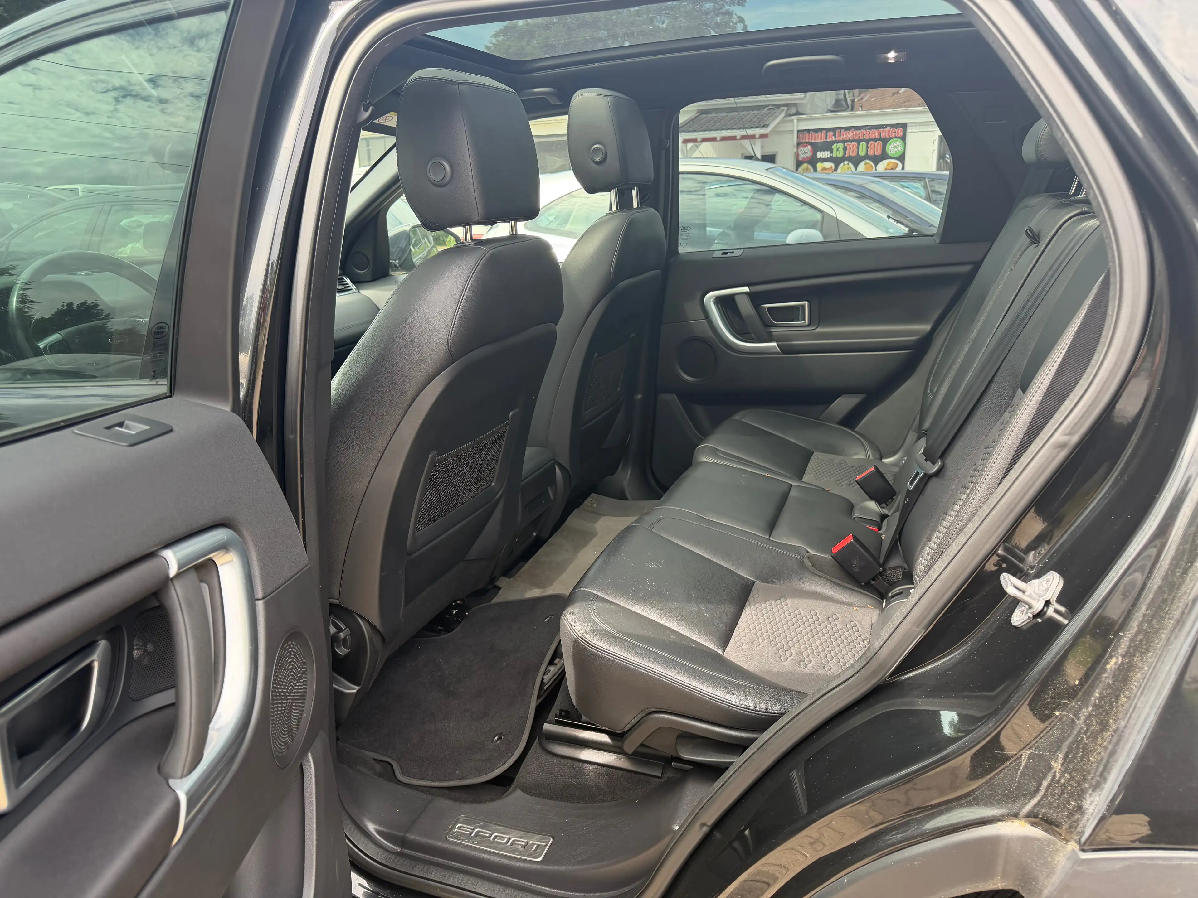 Land Rover Discovery Sport SE AWD — photo 10