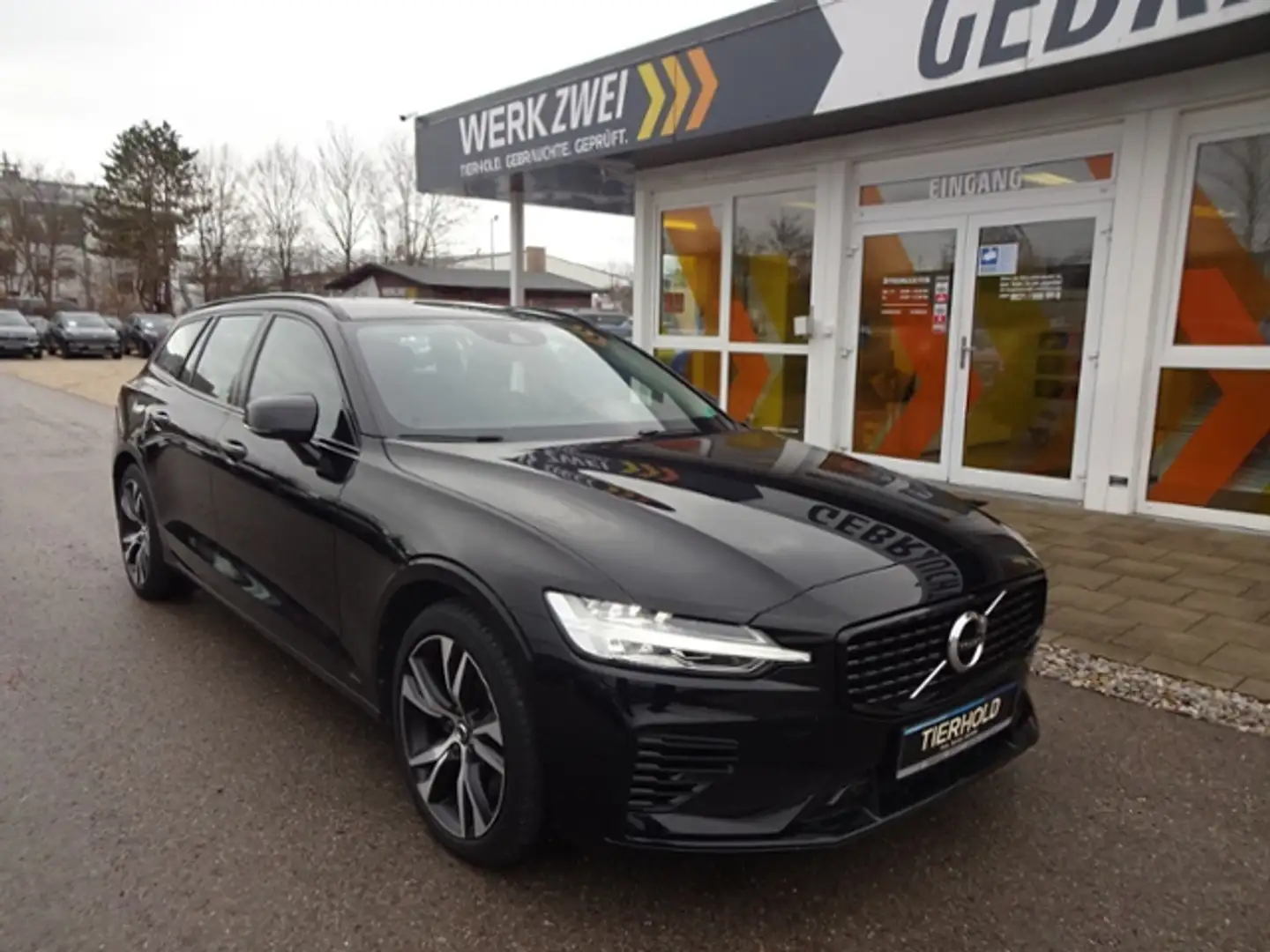 Volvo V60 T6 R Design Expression Plug-In AWD Standhz Noir - 2