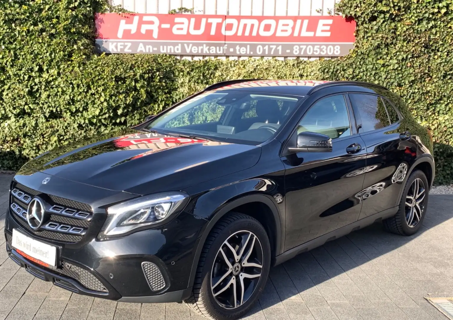 Mercedes-Benz GLA 180 PDC NAVI Sitzheizung Leder Černá - 1