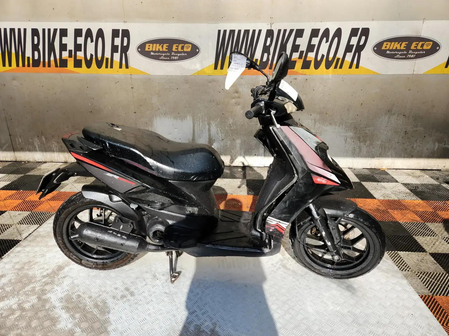 Aprilia SR 50 Noir - 1