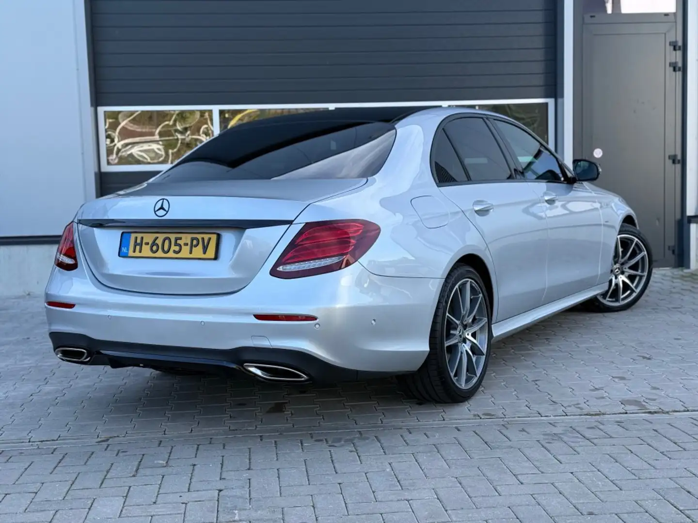 Mercedes-Benz E 200 200e BNS SOL AMG / AIRCO NAVIGATIE PDC-RONDOM CAM Grijs - 2