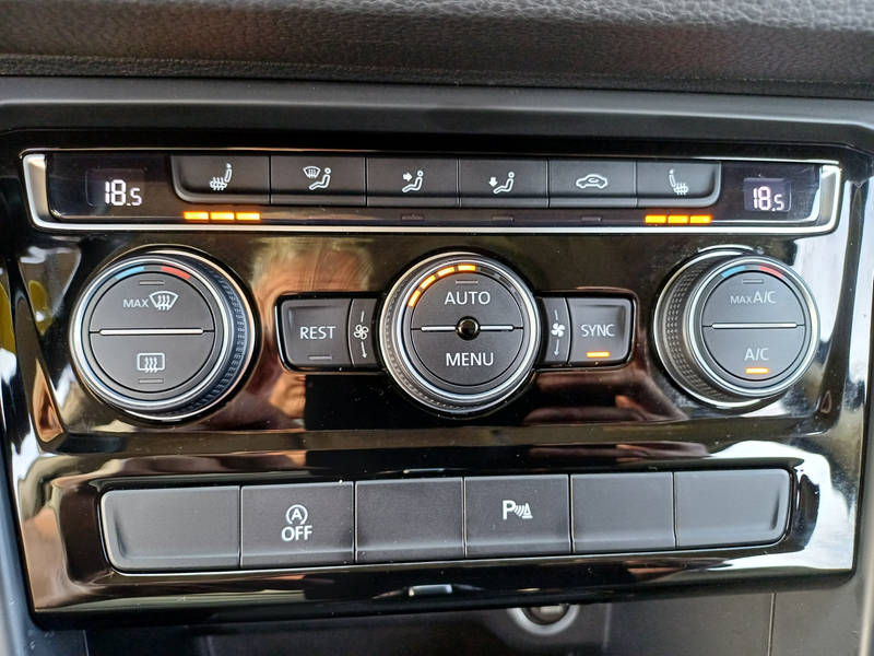 Volkswagen Touran 1.5 TSI Active 7p Mooie complete auto — photo 36
