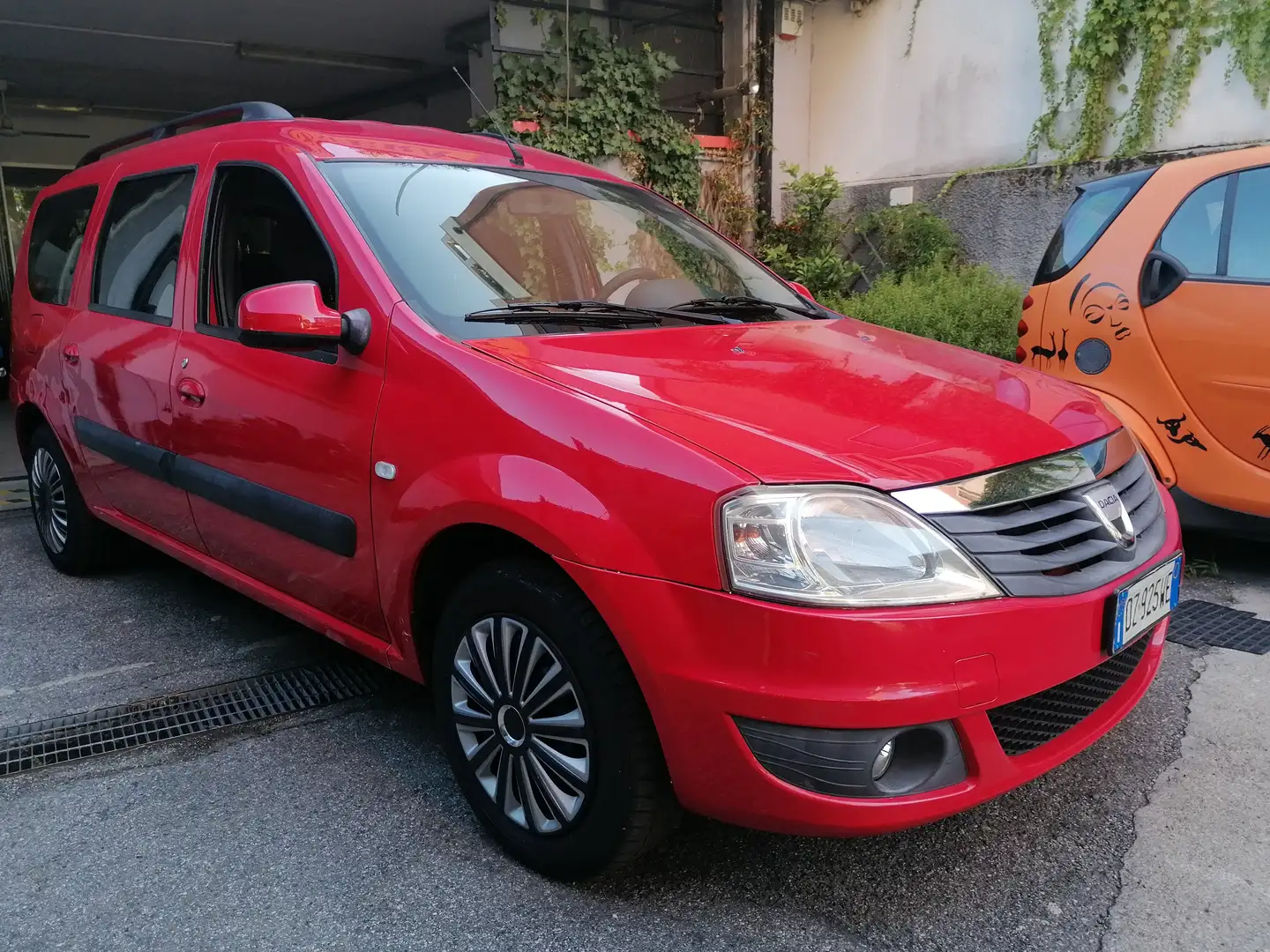 Dacia Logan Gpl 7 POSTI 1.6 Laureate Rosso - 1