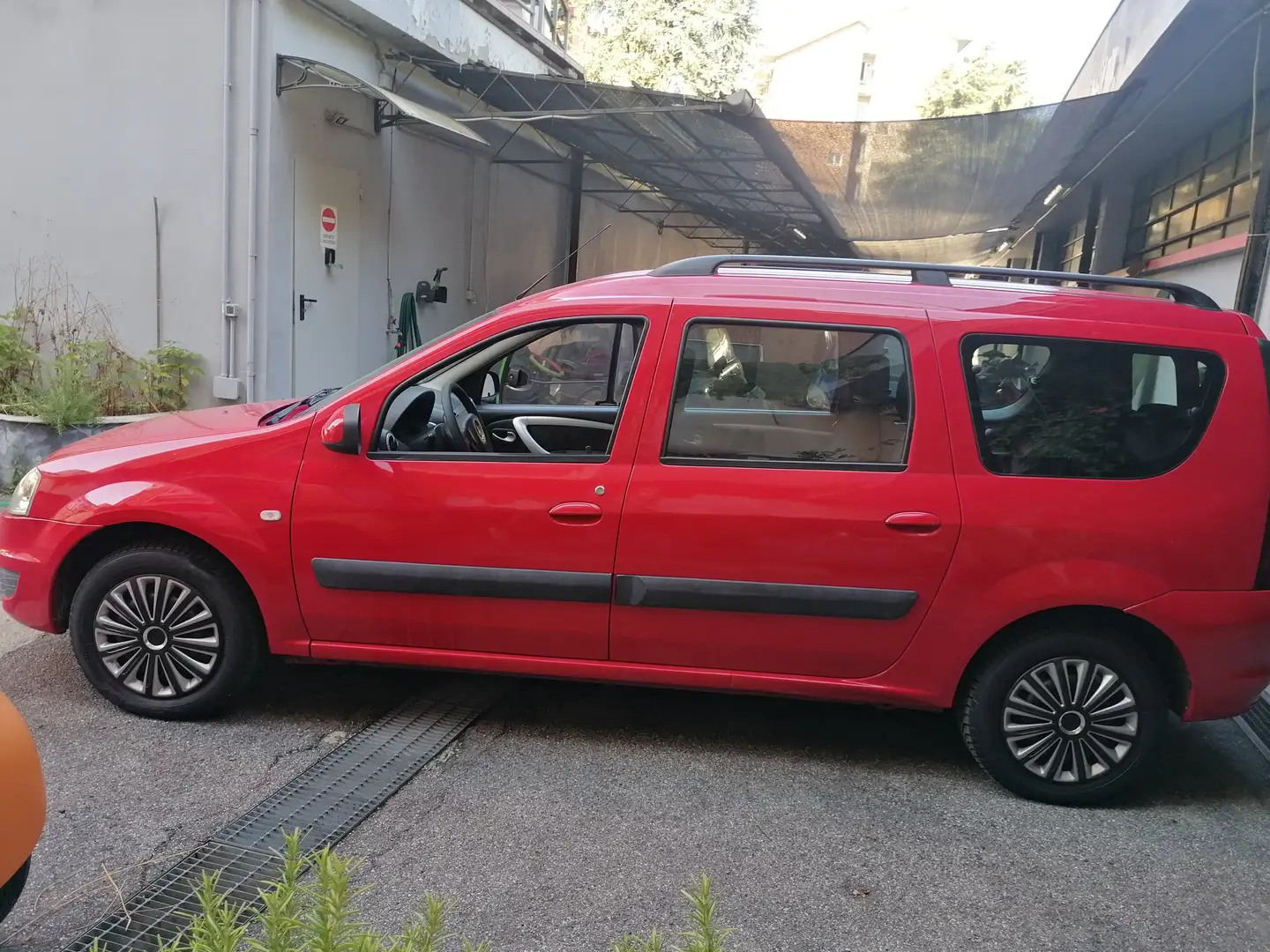 Dacia Logan Gpl 7 POSTI 1.6 Laureate Rosso - 2