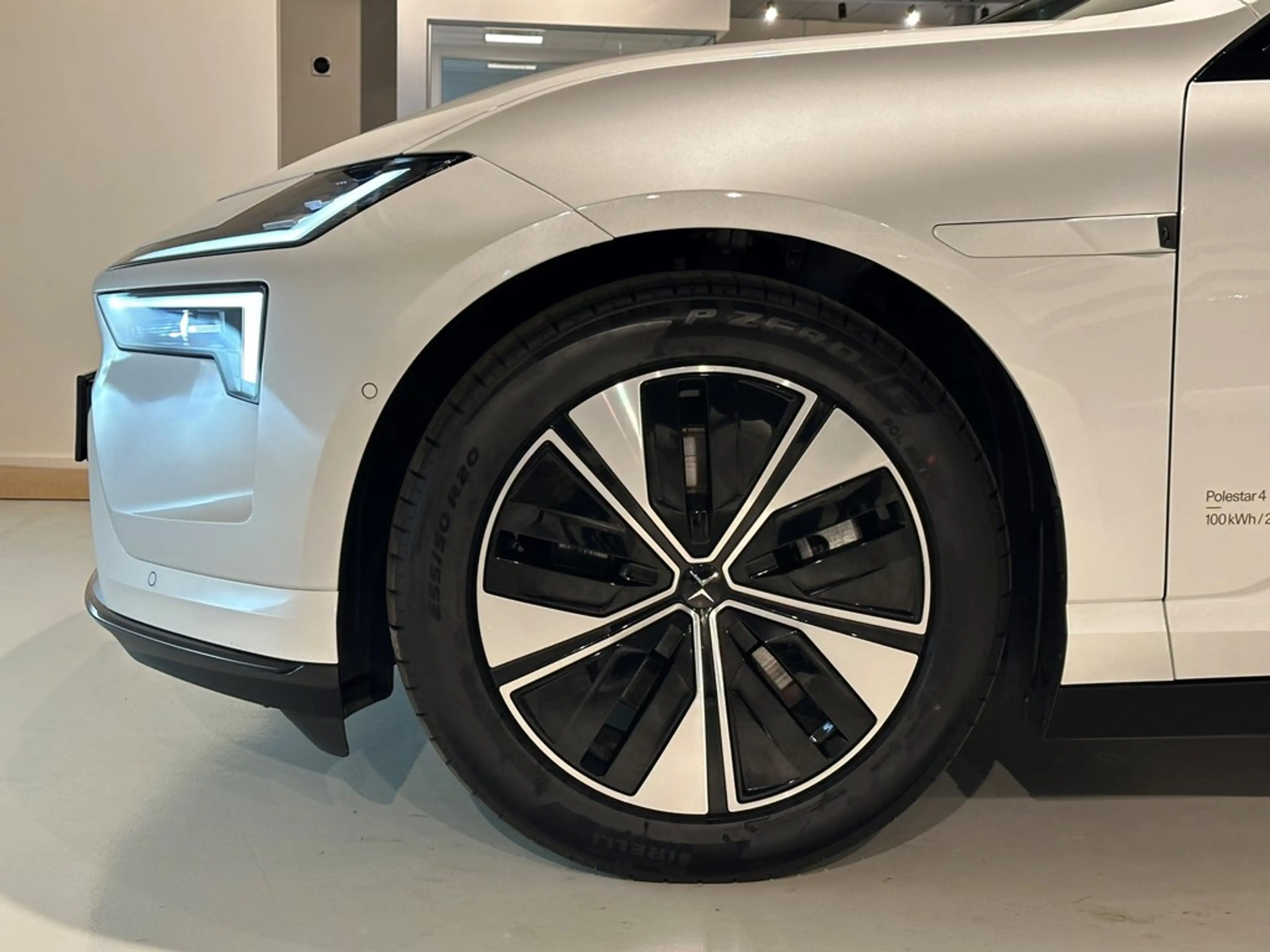 Polestar 4 Long Range Pilot Plus — photo 3