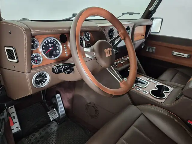 Land Rover Defender view 6