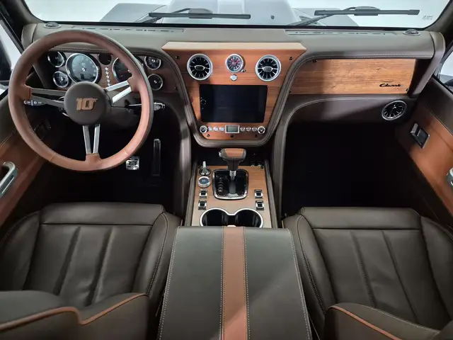 Land Rover Defender view 8