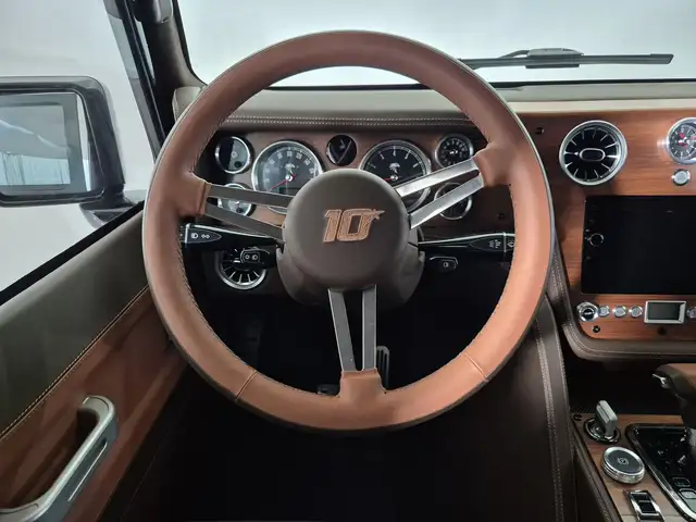 Land Rover Defender view 9